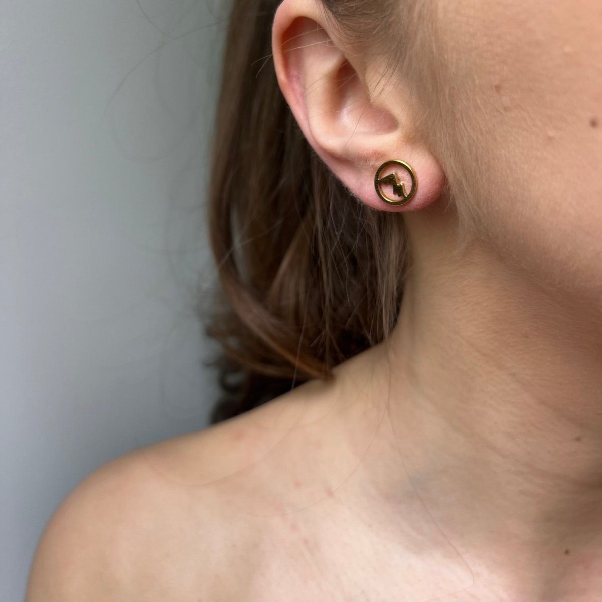 Peak: minimalistyczne kolczyki z motywem gór - Pearlippines Biżuteria