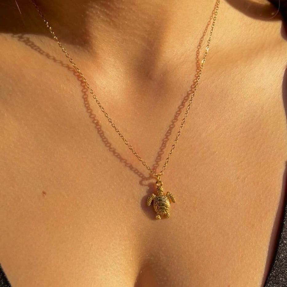 Golden Honu: naszyjnik z żółwiem morskim