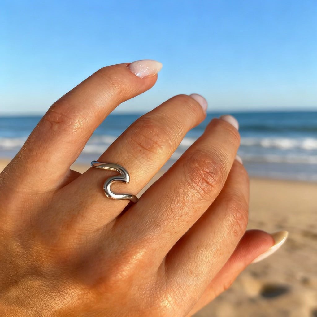 A Wave: regulowany pierścionek z motywem fali - Pearlippines Biżuteria