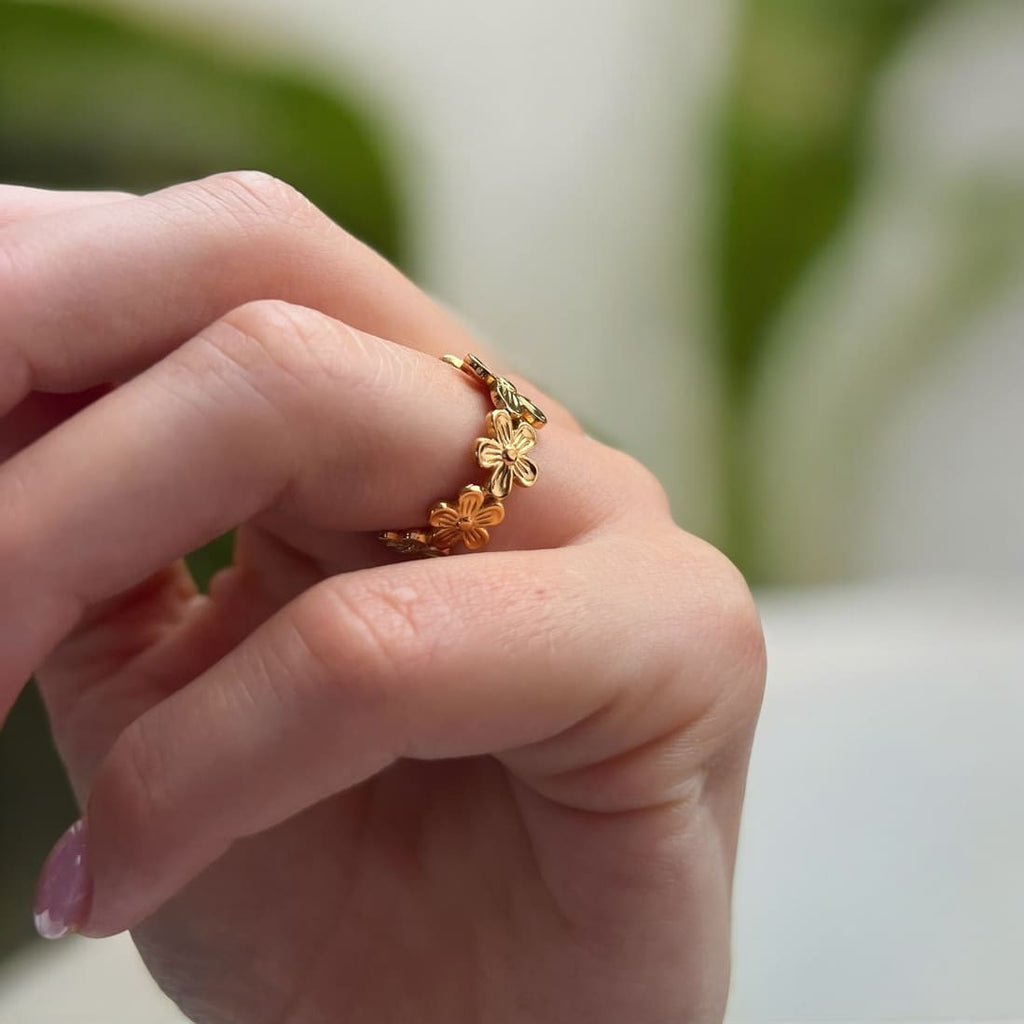 Blossom: regulowany pierścionek z motywem kwiatów - Pearlippines Biżuteria