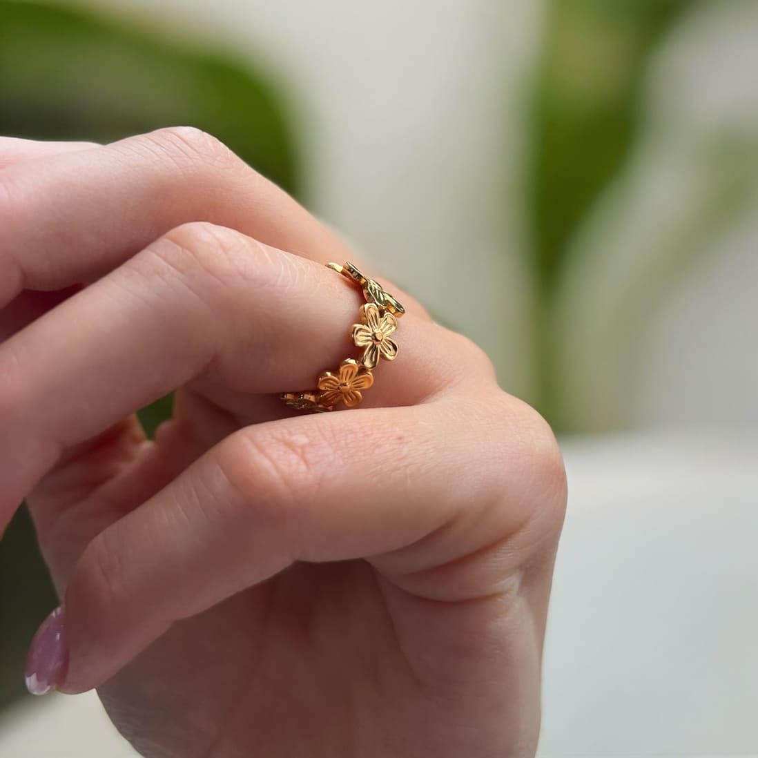 Blossom: regulowany pierścionek z motywem kwiatów - Pearlippines Biżuteria