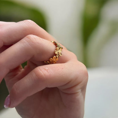 Blossom: regulowany pierścionek z motywem kwiatów - Pearlippines Biżuteria
