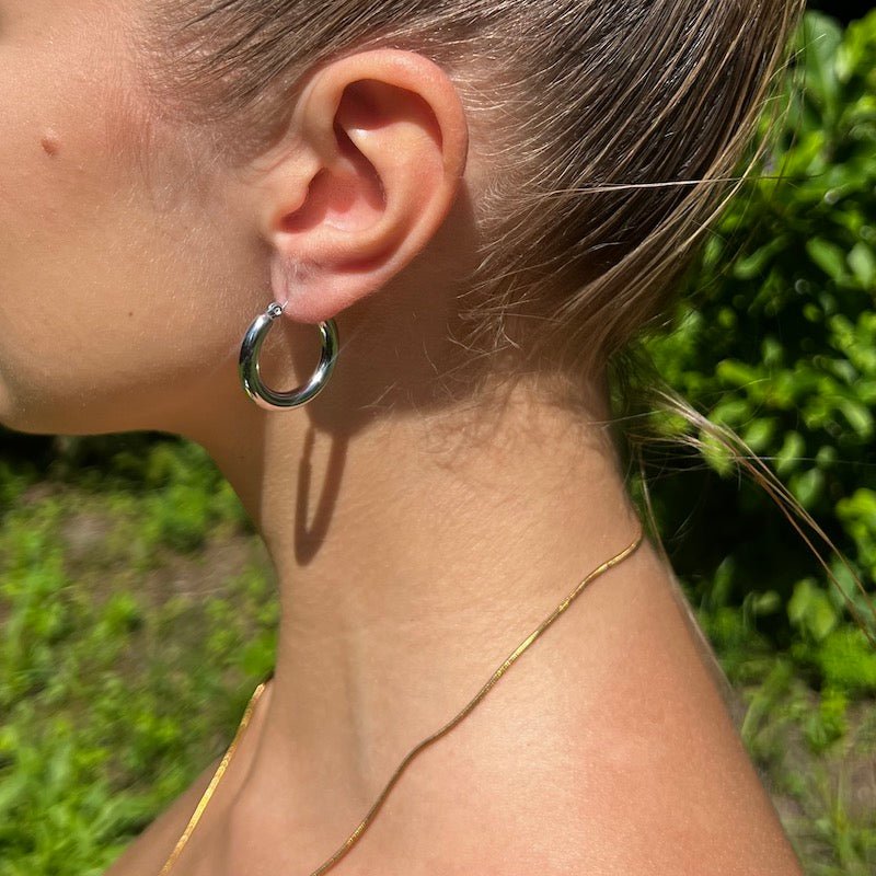 Bold Hoops: stalowe srebrne kolczyki koła - Pearlippines Biżuteria