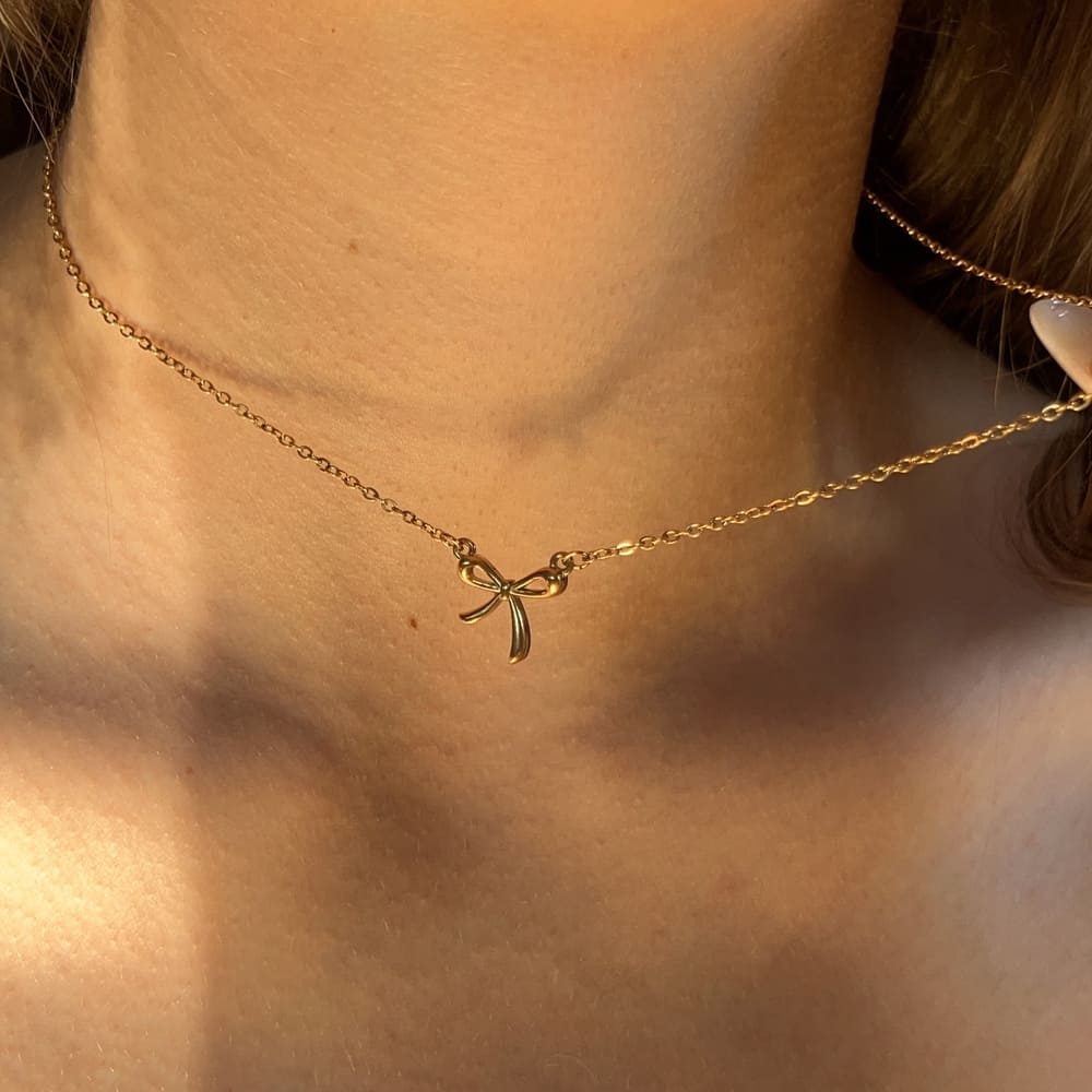 Bow: naszyjnik z delikatną kokardką - Pearlippines Biżuteria