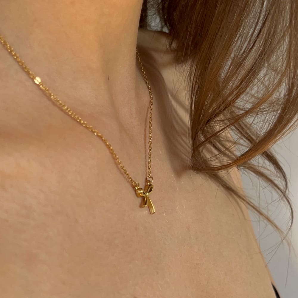 Bow: naszyjnik z delikatną kokardką - Pearlippines Biżuteria