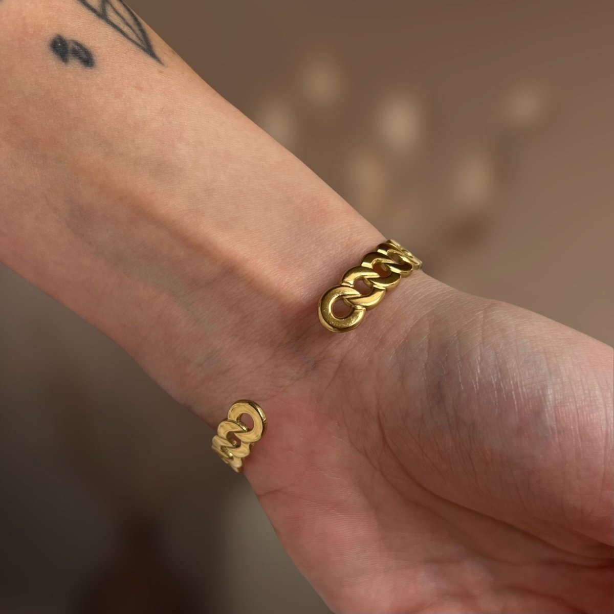 Cari: regulowana bransoletka bangle ze stali szlachetnej - Pearlippines Biżuteria
