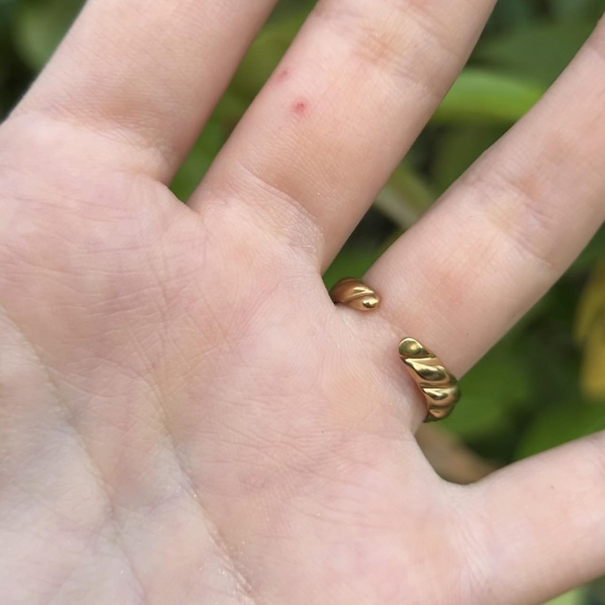 Cocoro: regulowany złoty pierścionek ze stali szlachetnej - Pearlippines Biżuteria