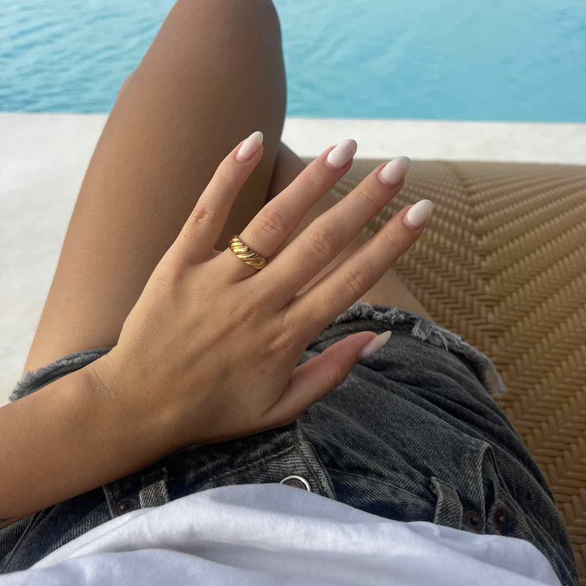 Cocoro: regulowany złoty pierścionek ze stali szlachetnej - Pearlippines Biżuteria