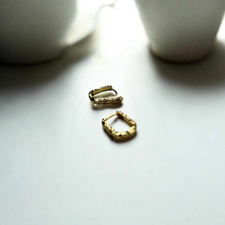 Crisp Hoops: młotkowane kolczyki złote mini kółka - Pearlippines Biżuteria