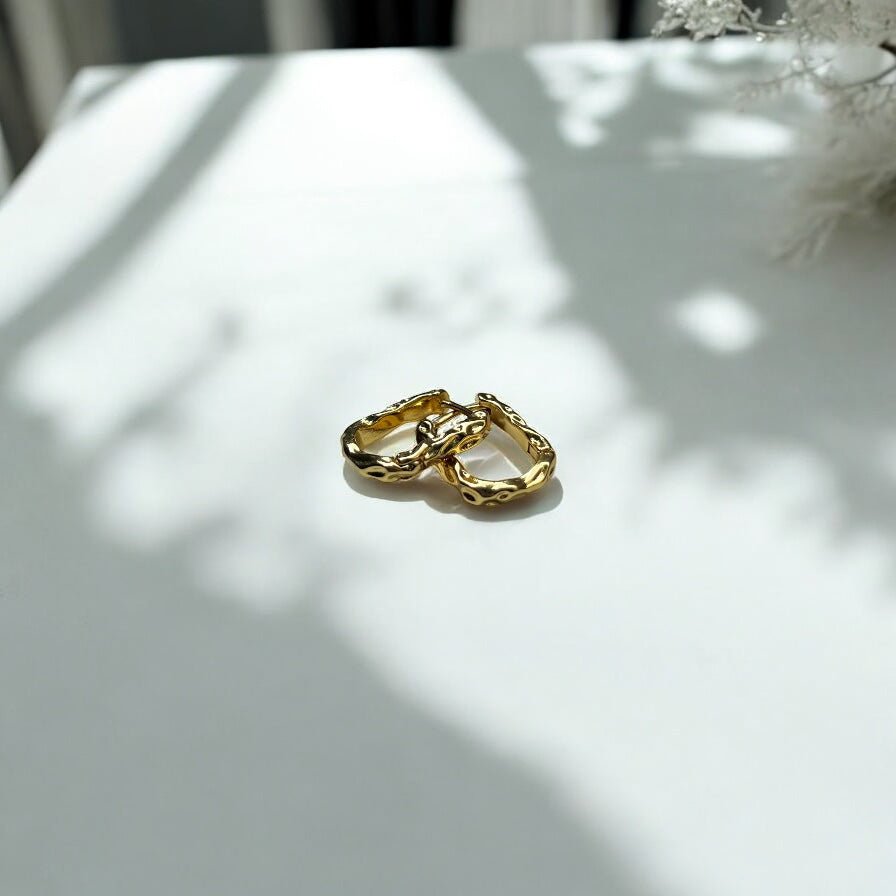 Crisp Hoops: młotkowane kolczyki złote mini kółka - Pearlippines Biżuteria
