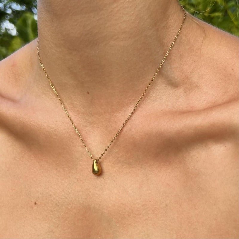 Crystal Tear: Subtelny naszyjnik z zawieszką w kształcie łzy - Pearlippines Biżuteria
