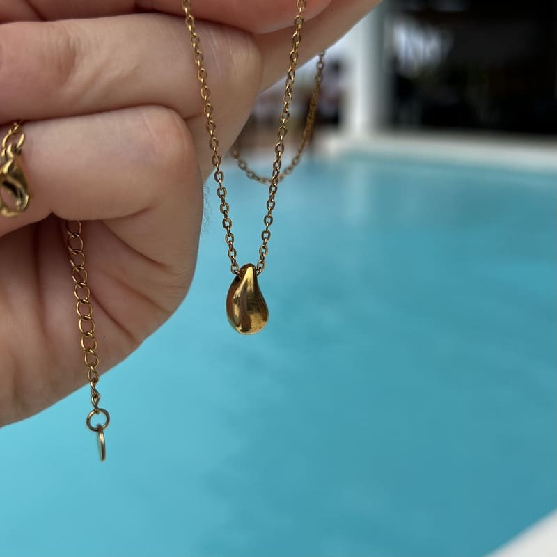Crystal Tear: Subtelny naszyjnik z zawieszką w kształcie łzy - Pearlippines Biżuteria