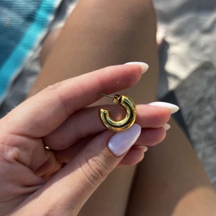 Czarujące złote kolczyki na co dzień - Pearlippines Biżuteria