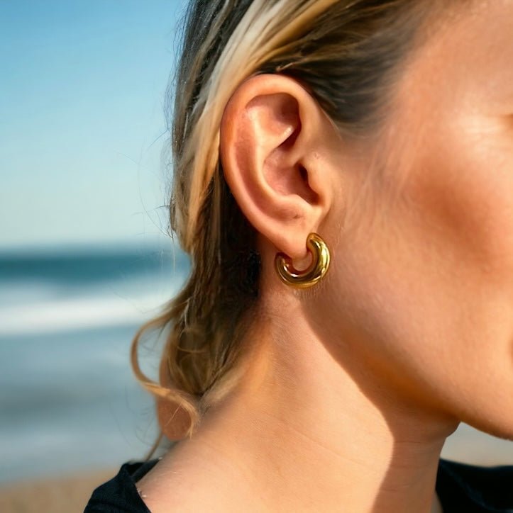 Czarujące złote kolczyki na co dzień - Pearlippines Biżuteria