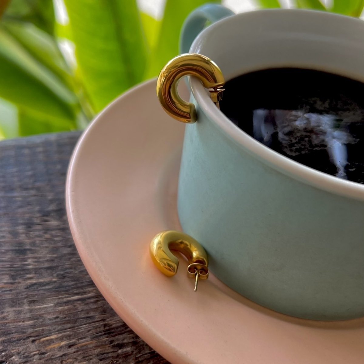 Czarujące złote kolczyki na co dzień - Pearlippines Biżuteria