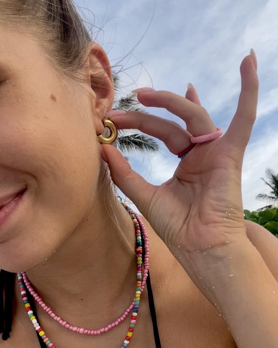 Czarujące złote kolczyki na co dzień - Pearlippines Biżuteria