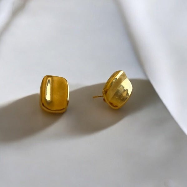 Eleganckie kolczyki o wyjątkowej formie – zagięta prostokątna tarcza - Pearlippines Biżuteria