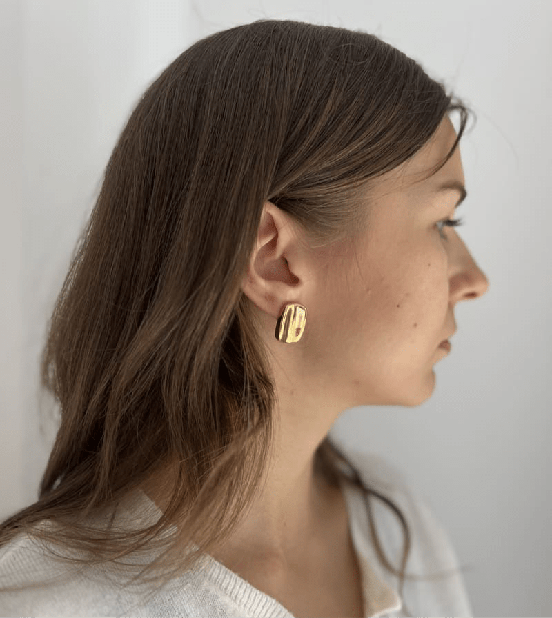 Eleganckie kolczyki o wyjątkowej formie - zagięta prostokątna tarcza - Pearlippines Biżuteria