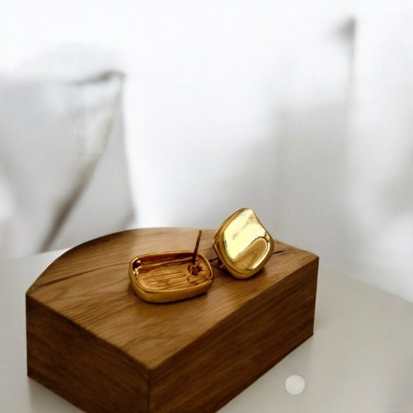 Eleganckie kolczyki o wyjątkowej formie – zagięta prostokątna tarcza - Pearlippines Biżuteria