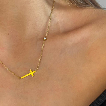 Faith Charm: Asymetryczny naszyjnik z krzyżykiem - Pearlippines Biżuteria