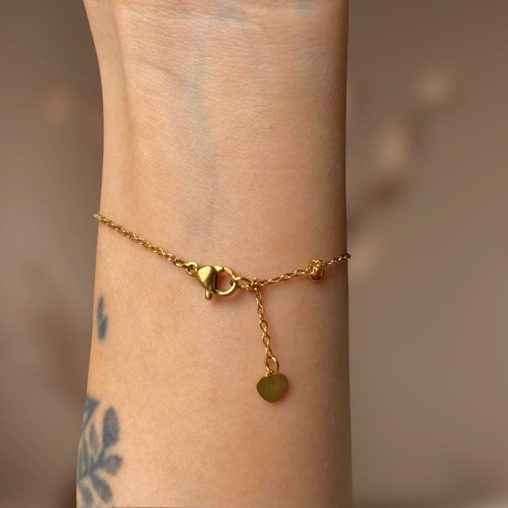 Faith Charm: złota bransoletka z krzyżykiem i cyrkonią - Pearlippines Biżuteria