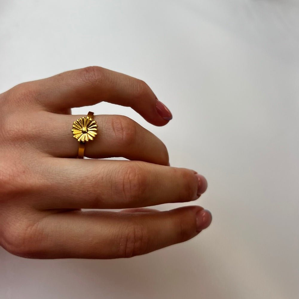 Flora: regulowany pierścionek z motywem kwiatu - Pearlippines Biżuteria
