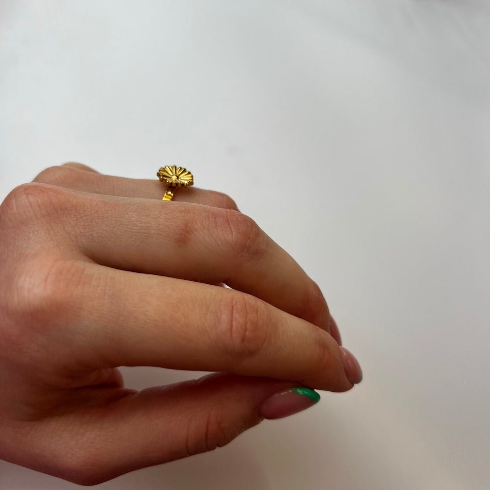 Flora: regulowany pierścionek z motywem kwiatu - Pearlippines Biżuteria