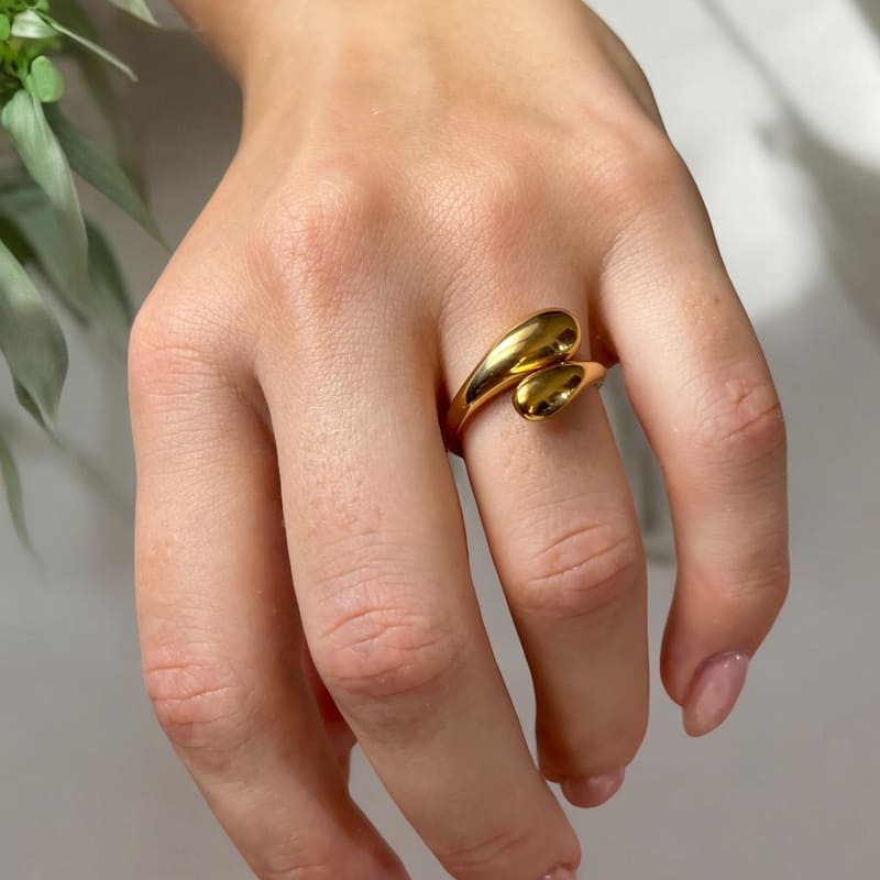 Gold Flow: nowoczesny pierścionek - Pearlippines Biżuteria