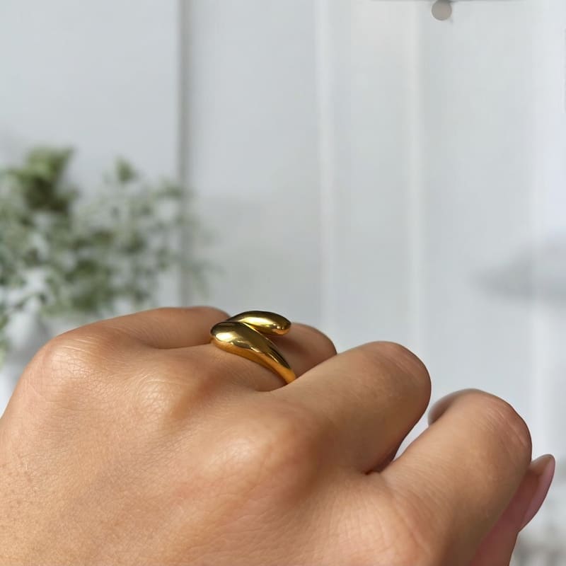 Gold Flow: nowoczesny pierścionek - Pearlippines Biżuteria