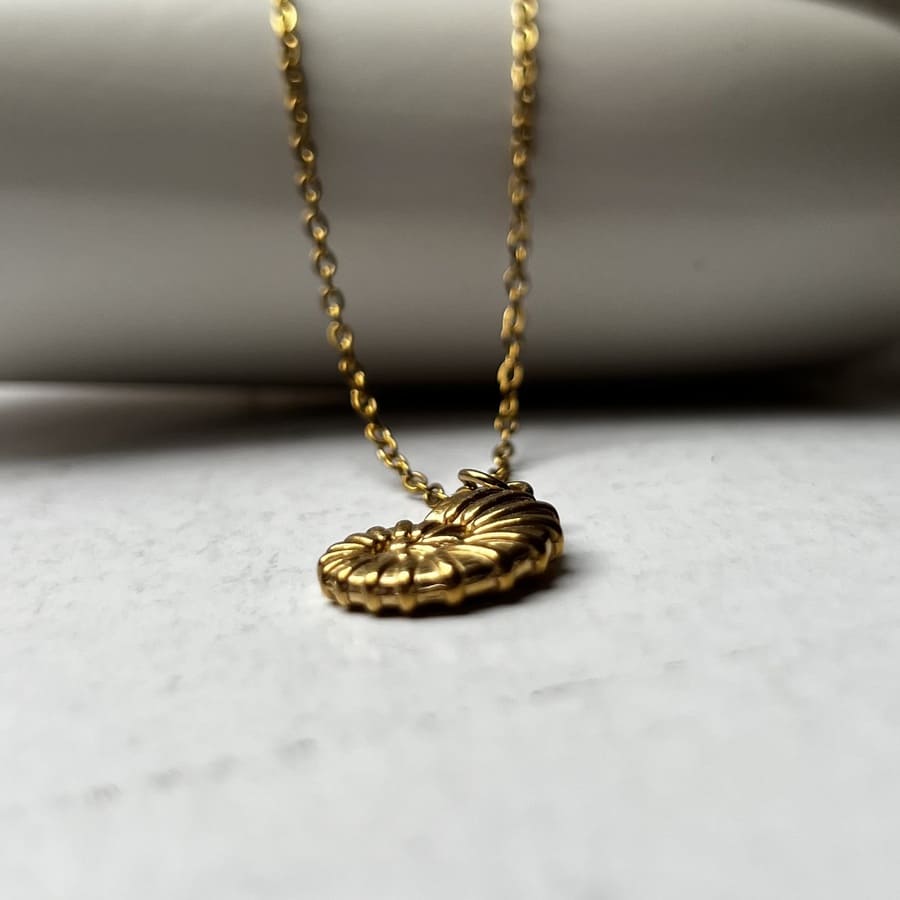 Golden Ammonite: naszyjnik ze złotą muszlą spiralną - Pearlippines Biżuteria