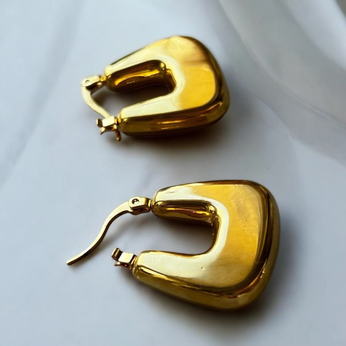 Golden Arc: złote geometryczne kolczyki - Pearlippines Biżuteria