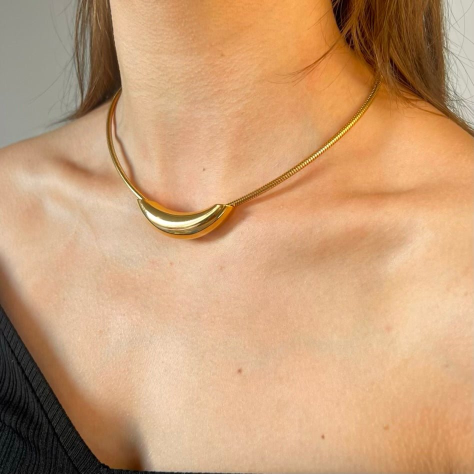 Golden Crescent: Naszyjnik z magnetycznym zapięciem - Pearlippines Biżuteria