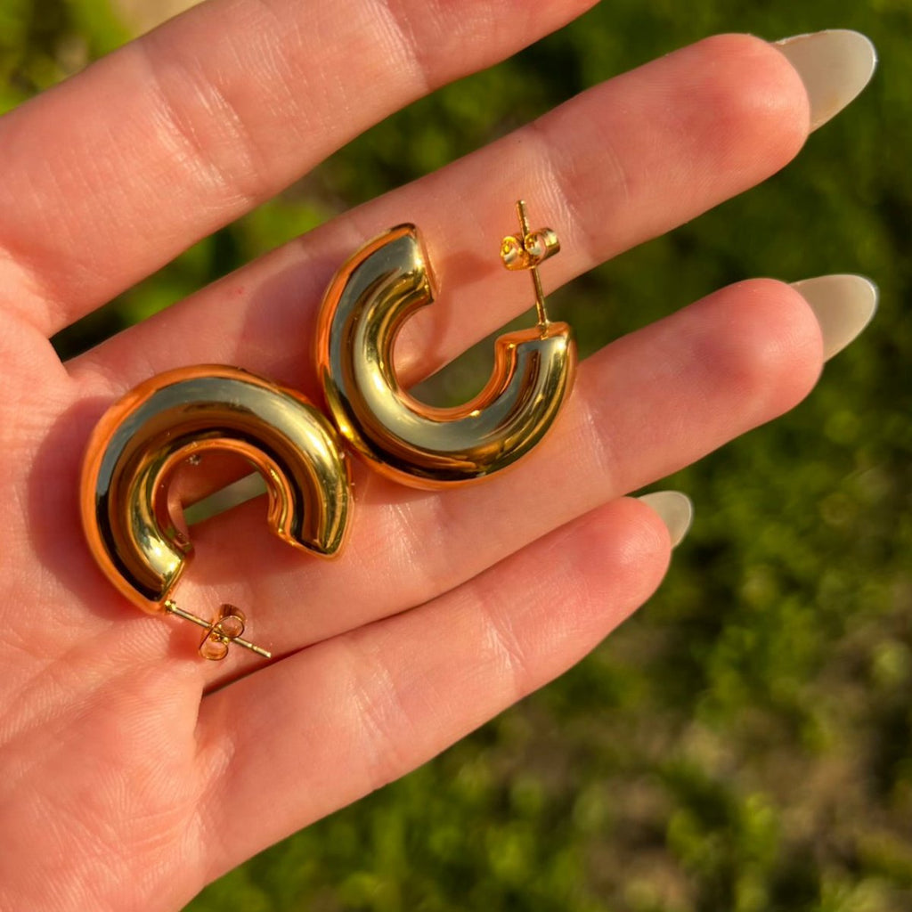 Golden Donuts: Czarujące złote kolczyki na co dzień - Pearlippines Biżuteria