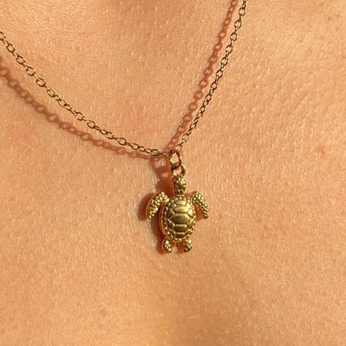 Golden Honu: naszyjnik z żółwiem morskim - Pearlippines Biżuteria