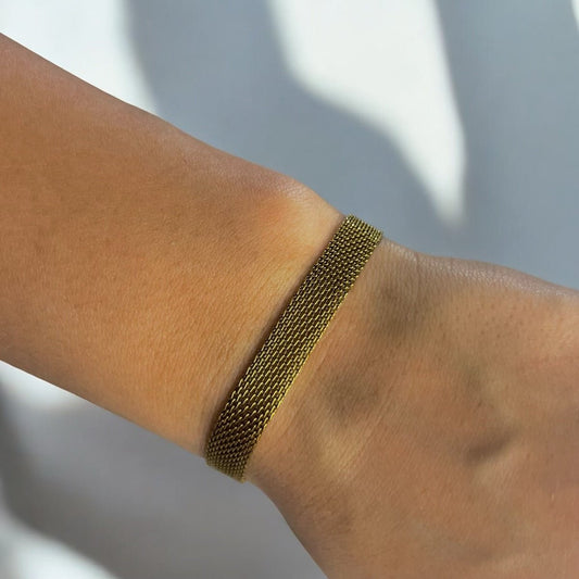 Golden Mesh: Elegancka bransoletka z siateczkową strukturą - Pearlippines Biżuteria
