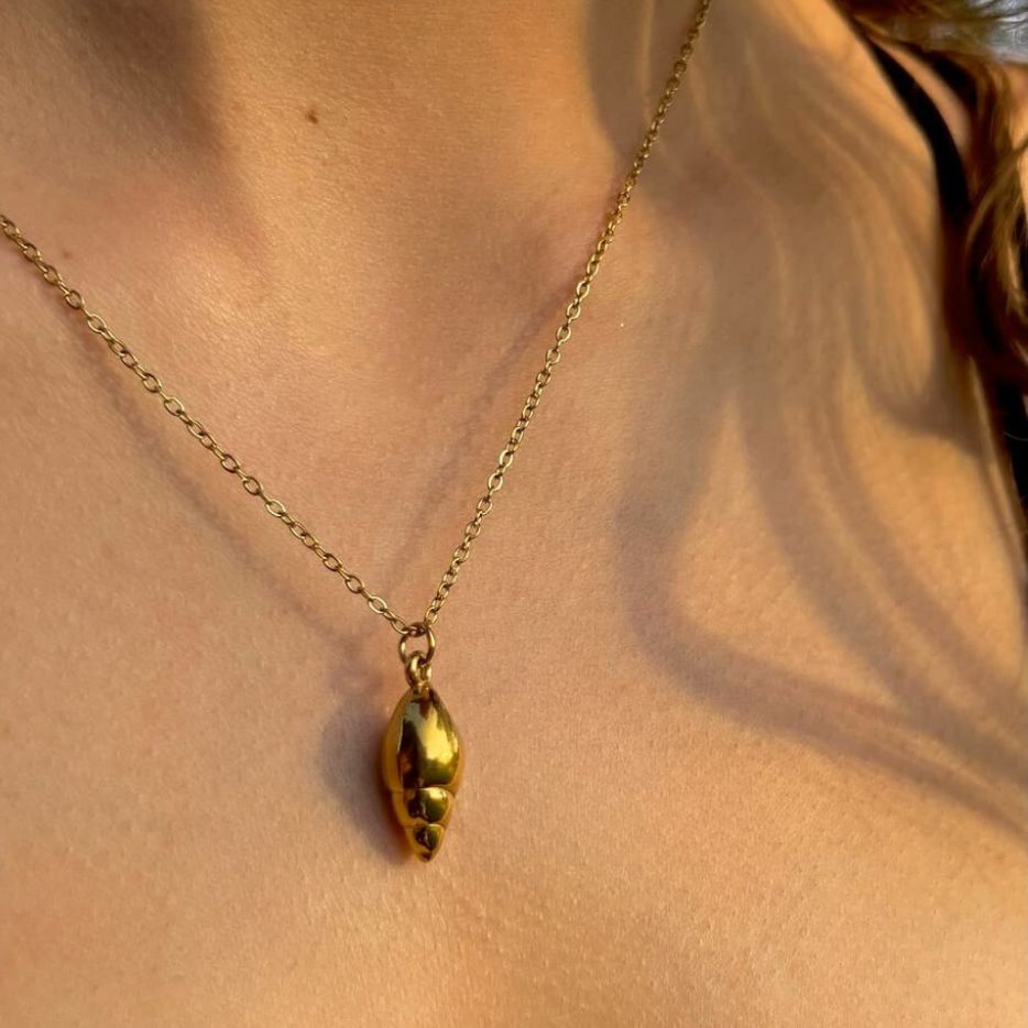 Golden Trumpet Shell: złoty naszyjnik z muszlą trąbkową - Pearlippines Biżuteria