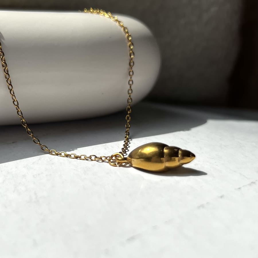 Golden Trumpet Shell: złoty naszyjnik z muszlą trąbkową - Pearlippines Biżuteria