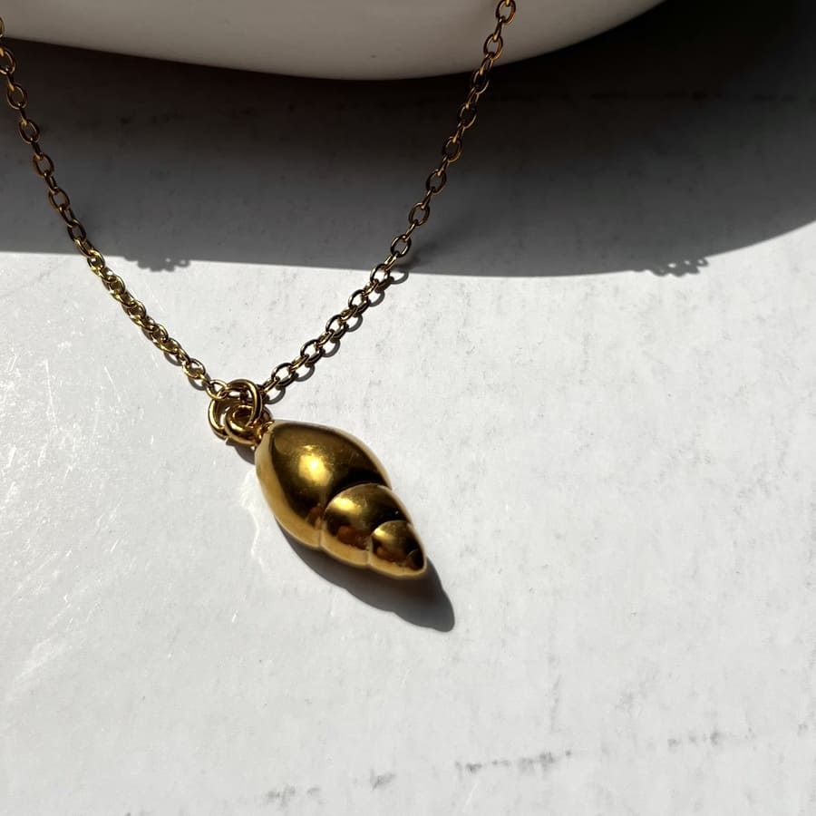Golden Trumpet Shell: złoty naszyjnik z muszlą trąbkową - Pearlippines Biżuteria