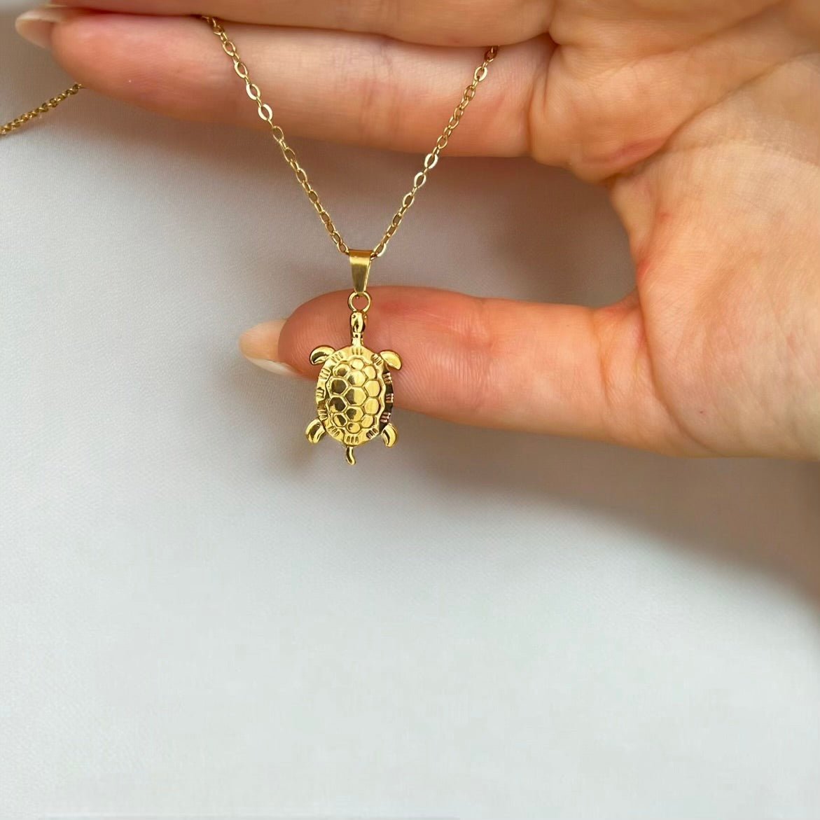 Golden Turtle: Naszyjnik z zawieszką żółwia - Pearlippines Biżuteria