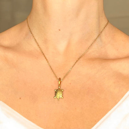 Golden Turtle: Naszyjnik z zawieszką żółwia - Pearlippines Biżuteria