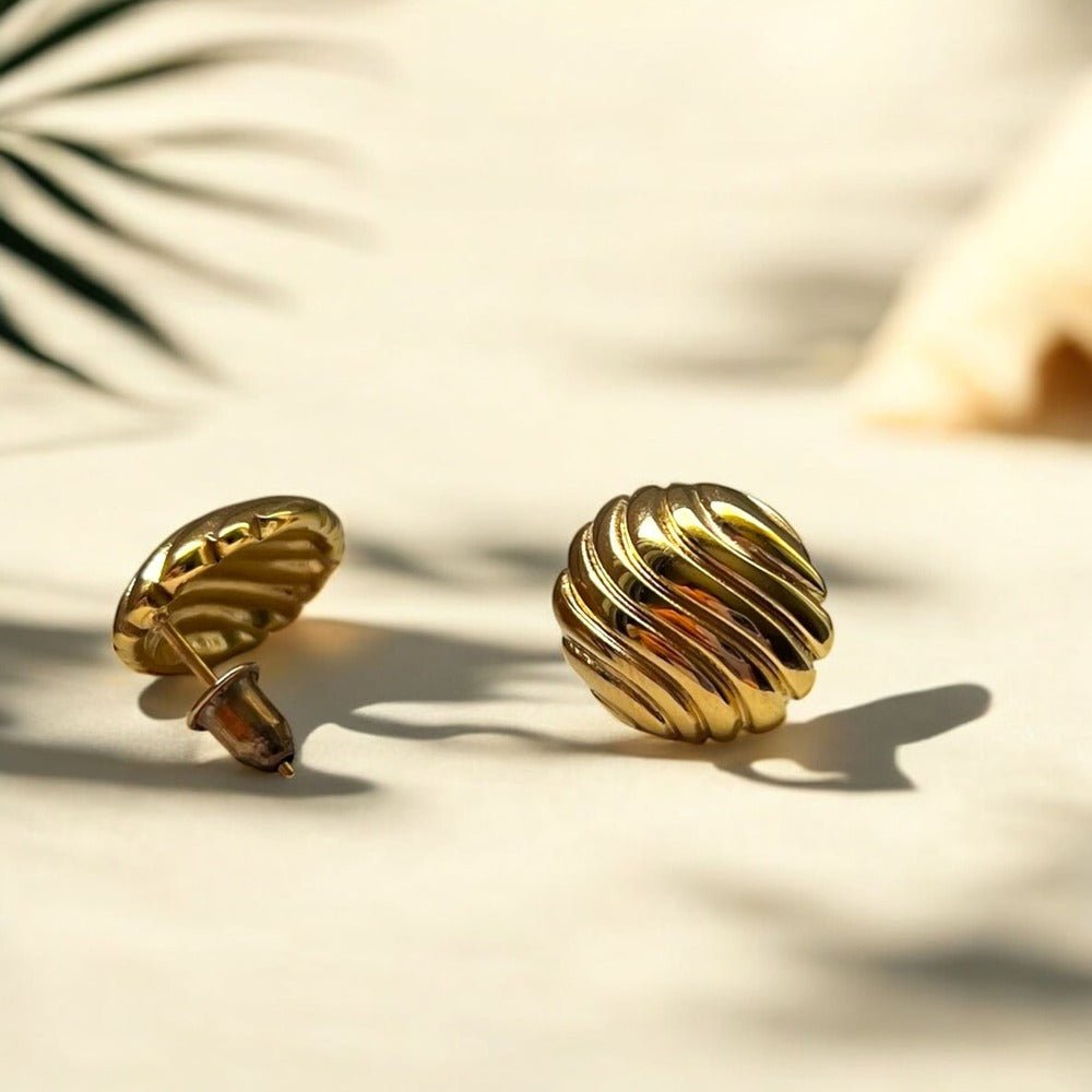 Golden Waves: złote kolczyki o falistym wzorze - Pearlippines Biżuteria
