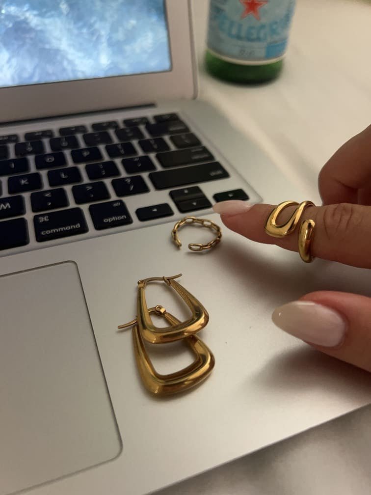 Klasyczne i wytrzymałe kolczyki trapezy - Pearlippines Biżuteria