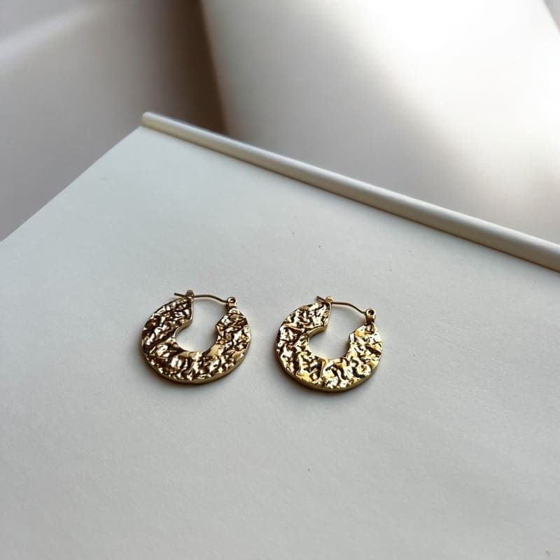 Kolczyki okrągłe młotkowane blaszki - Pearlippines Biżuteria