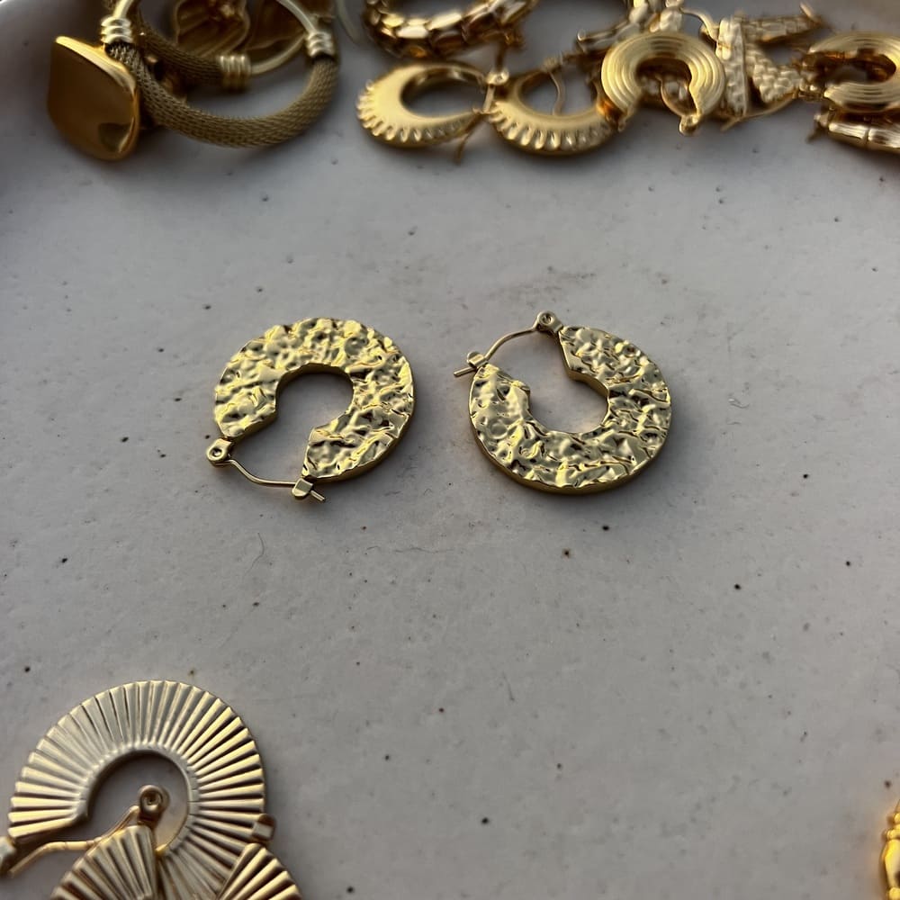 Kolczyki okrągłe młotkowane blaszki - Pearlippines Biżuteria