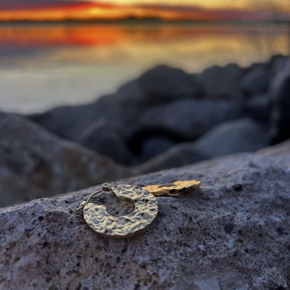 Kolczyki okrągłe młotkowane blaszki - Pearlippines Biżuteria