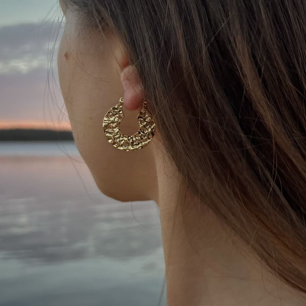 Kolczyki okrągłe młotkowane blaszki - Pearlippines Biżuteria