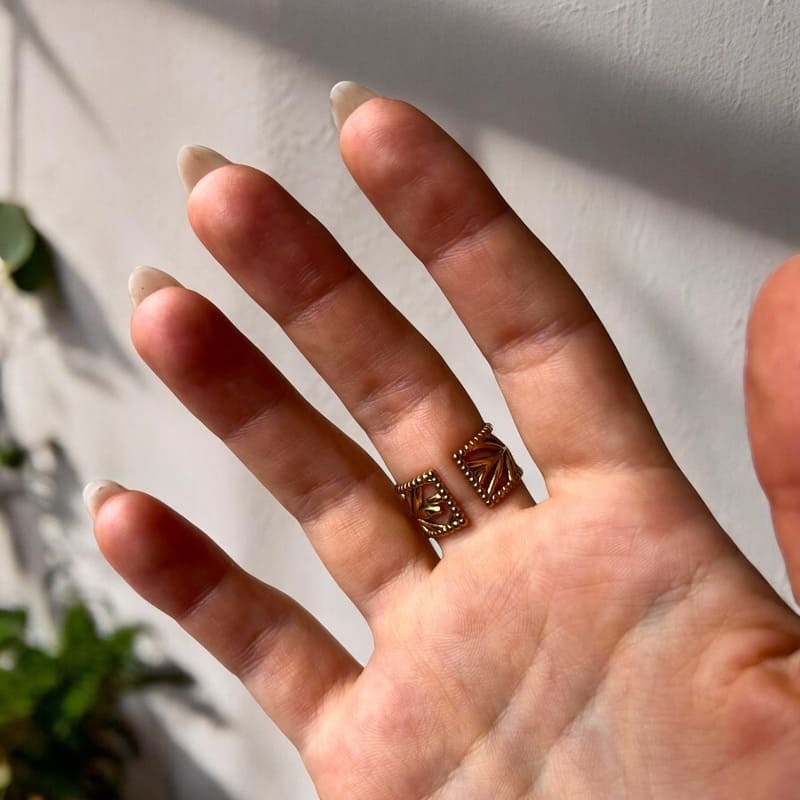 Lagen: Regulowany pierścionek z delikatnym motywem liścia - Pearlippines Biżuteria