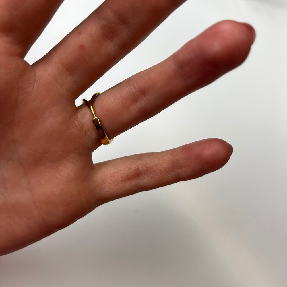 Lily Arc: regulowany pierścionek z motywem kwiatu - Pearlippines Biżuteria