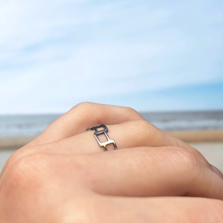 Link: srebrny wodoodporny pierścionek geometryczny - Pearlippines Biżuteria