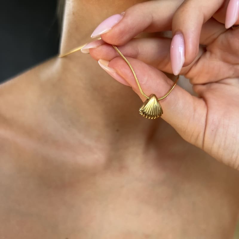Lubang: wakacyjny naszyjnik ze złotą muszlą - Pearlippines Biżuteria